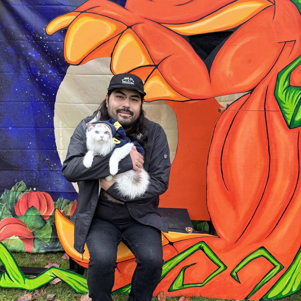 Taco the Cat is dressed as Espion.